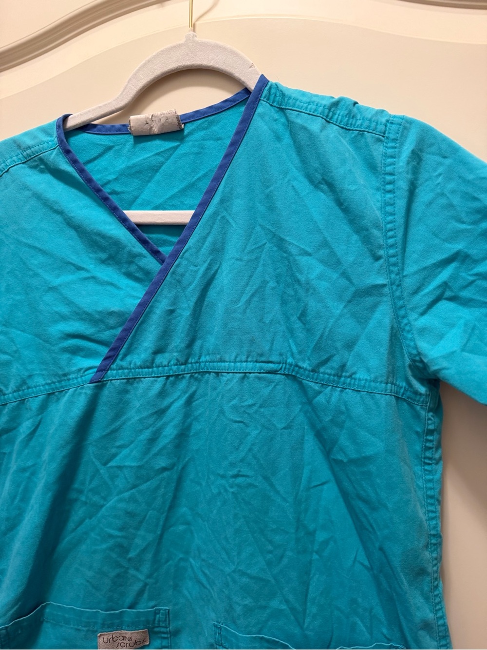 Urbane Bright Turquoise V-Neck Medical Scrub Set! - Picture 6 of 15